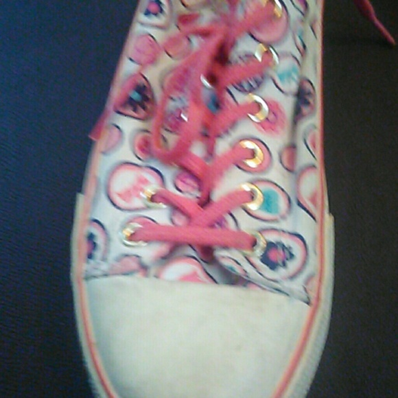 Shoes - Picture 4 of 4